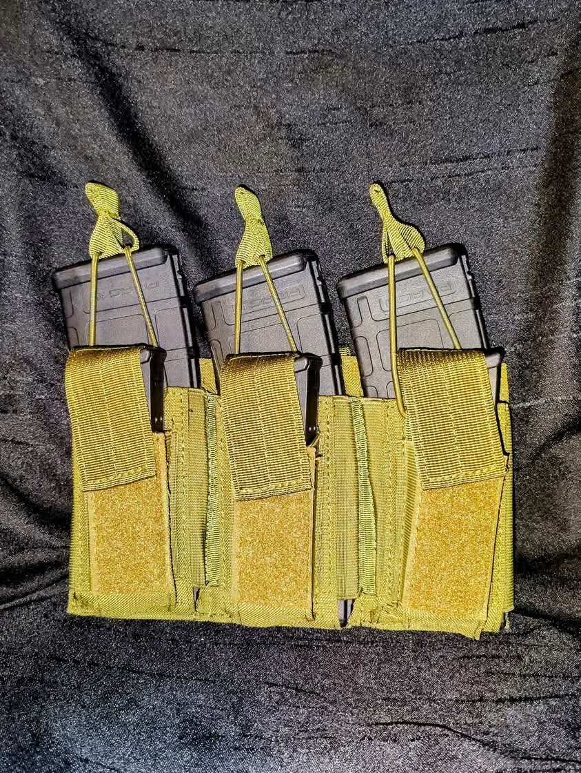 Triple magazine pouch with triple pistol magazine pouch