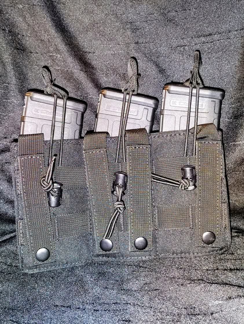 Triple magazine pouch with triple pistol magazine pouch