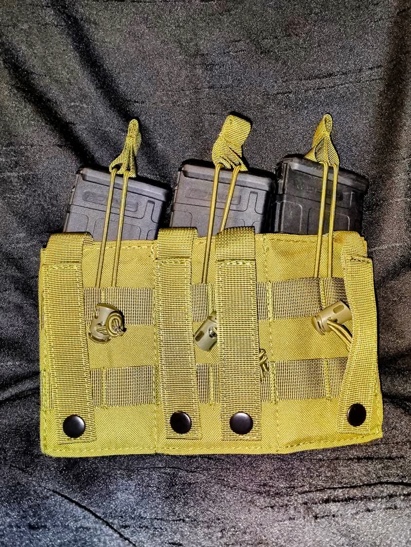 Triple magazine pouch with triple pistol magazine pouch