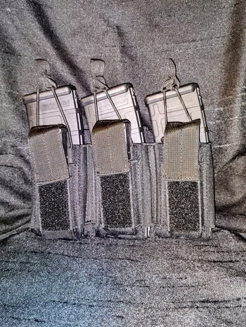 Triple magazine pouch with triple pistol magazine pouch
